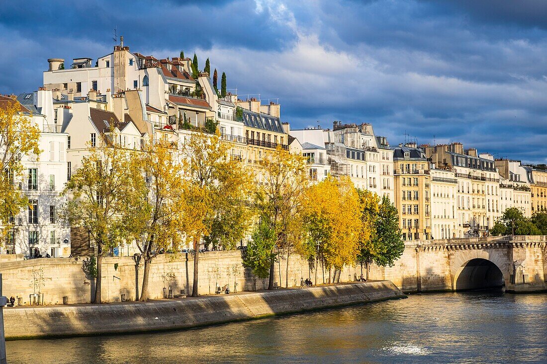 Frankreich, Paris, Seine-Ufer, von der UNESCO zum Weltkulturerbe erklärt, Quai d'Orléans auf der Ile Saint-Louis