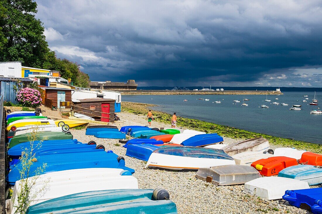 France, Finistere, Brest, the little harbour of Maison Blanche and its pebble beach