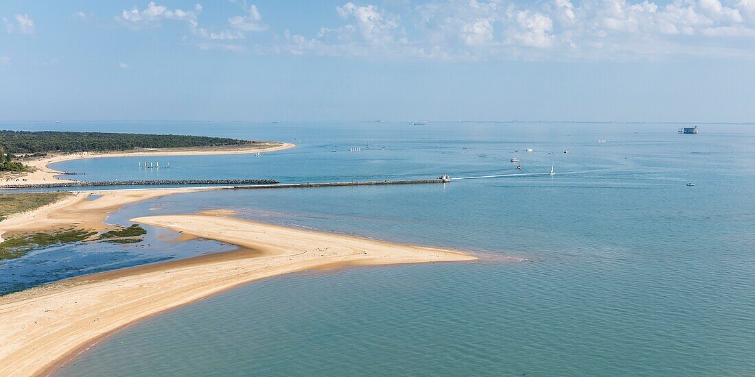 Frankreich, Charente Maritime, Saint Pierre d'Oleron, Boyardville, Sandbank les Tannes de la Perrotine und Fort Boyard (Luftaufnahme)