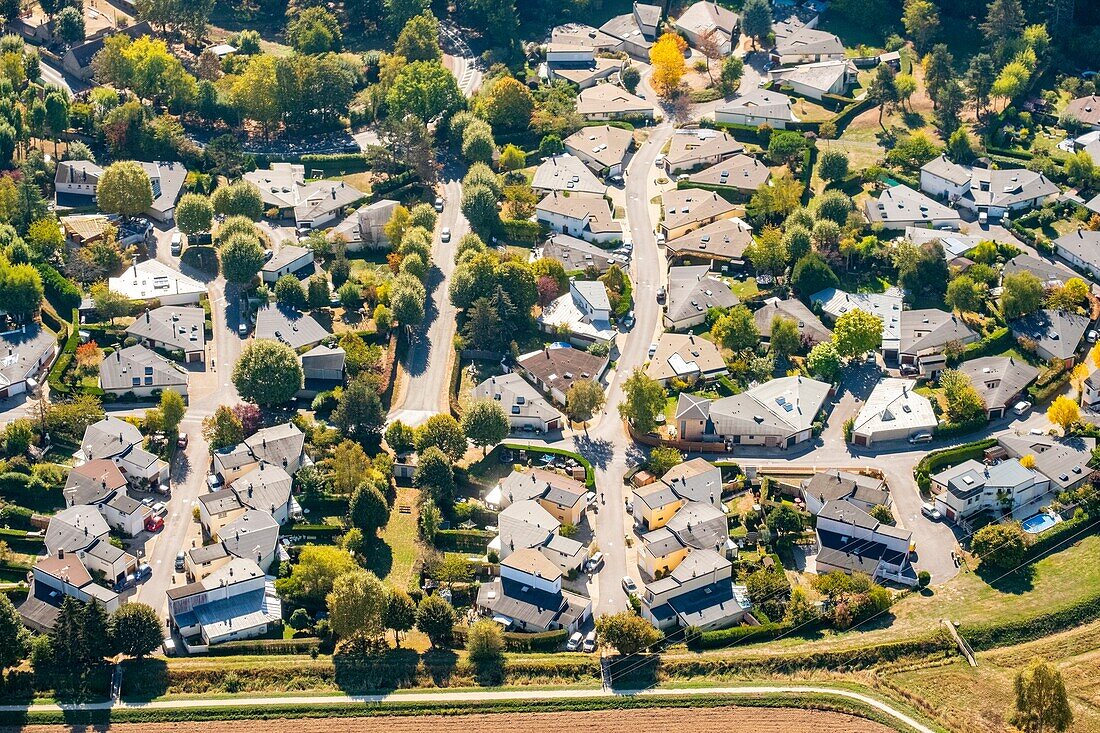 France, Yvelines, neighborhood (aerial view)