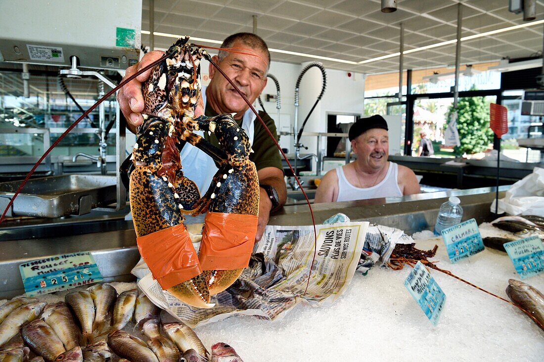 France, Var, Saint Raphael, the fishermen's market, the fishermen Astrio on the left and Gilbert on the right