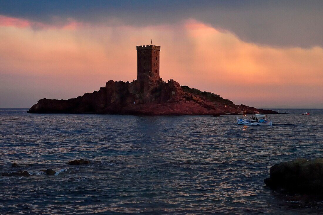 France, Var, Agay area next to Saint Raphael, Massif de l'Esterel (Esterel Massif), the Corniche d'Or, the ile d'Or island tower next to the Dramont cape