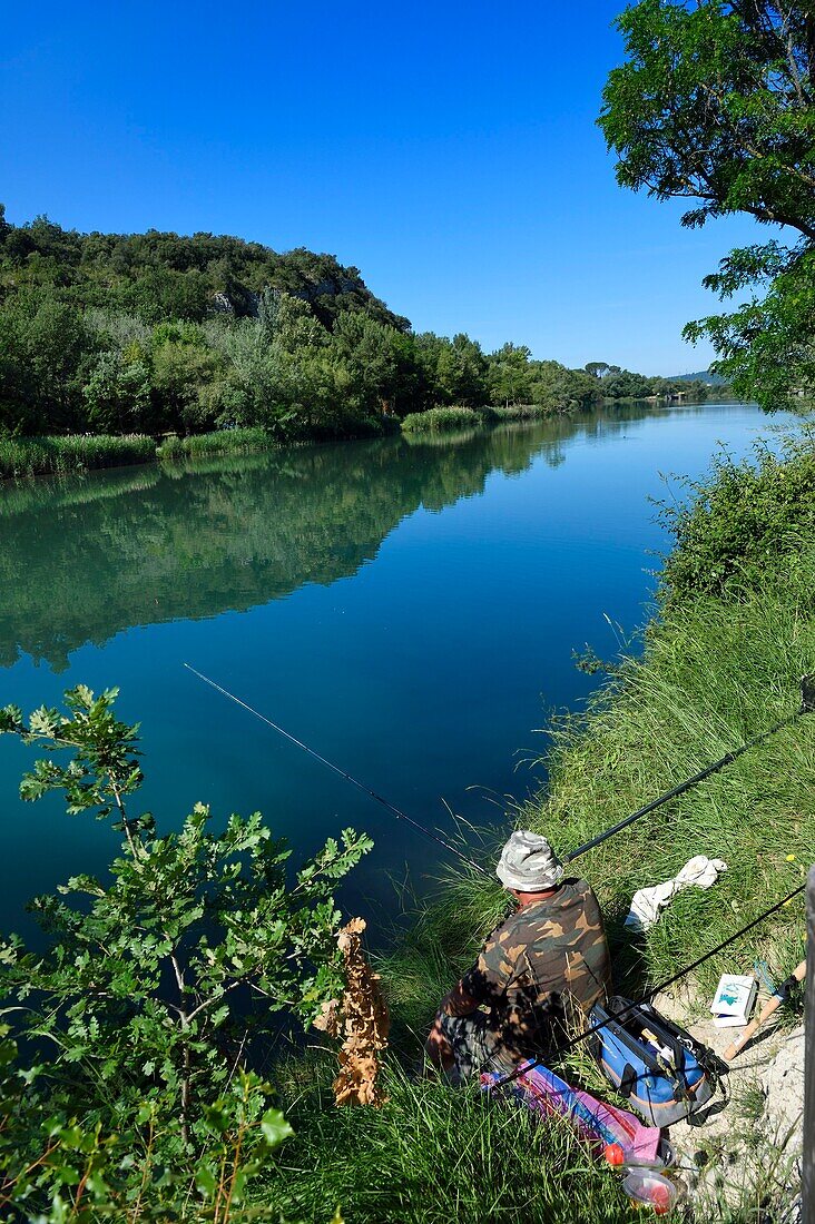 France, Alpes de Haute Provence, Parc Naturel Regional du Verdon (Natural Regional Park of Verdon), Greoux les Bains, trout fishing on the banks of the Verdon river