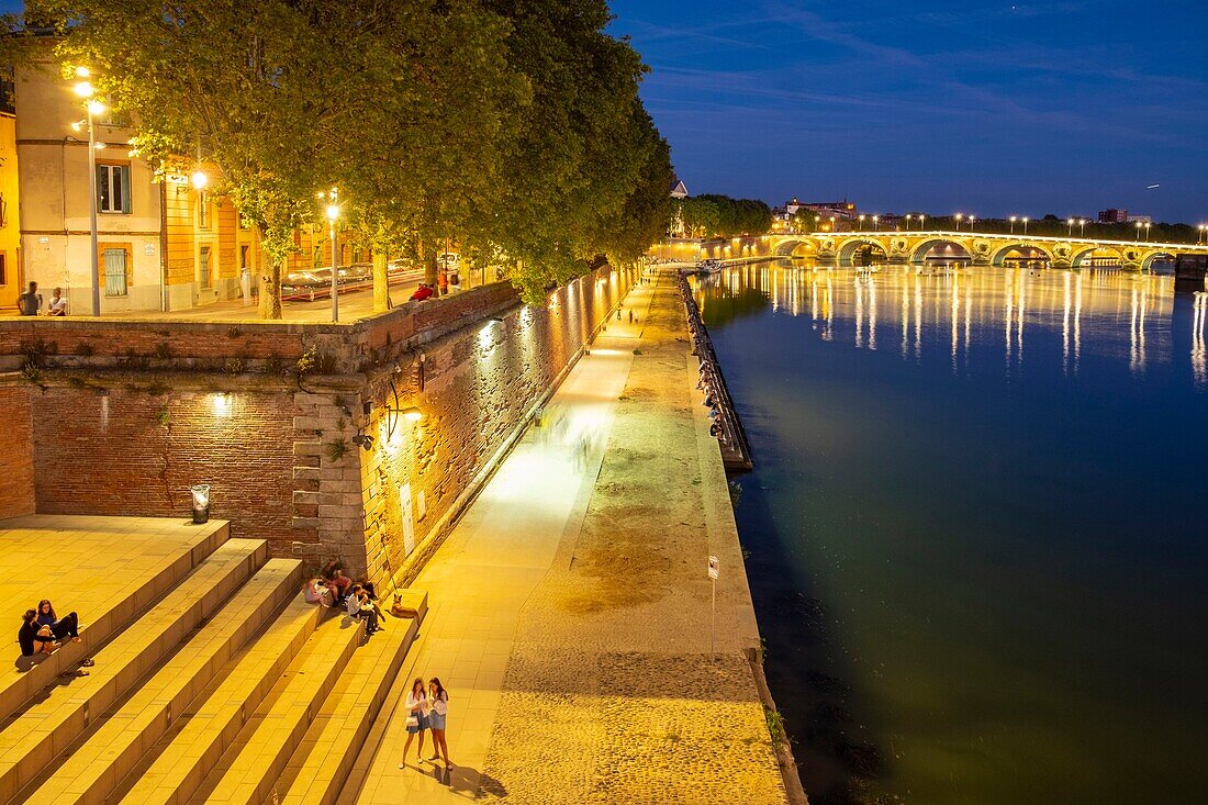 France, Haute Garonne, Toulouse, Quai Lucien Lombard on the banks of the Garonne