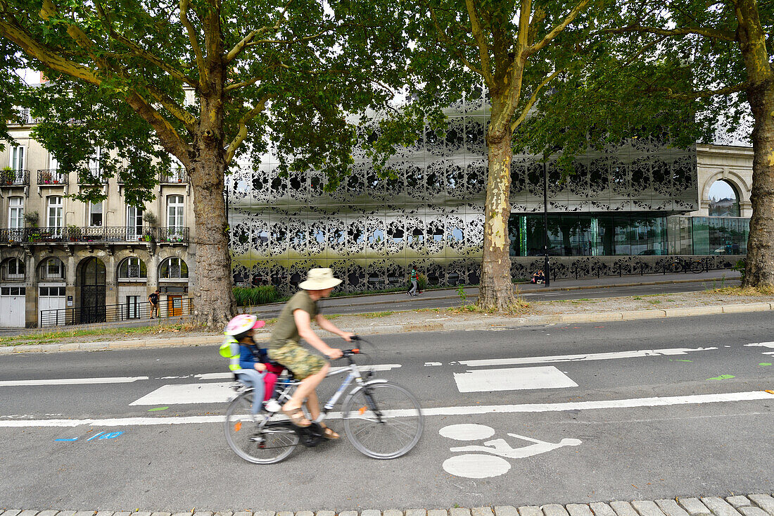 France, Loire Atlantique, Nantes, Rue de Sully, Conseil General (regional council) by Forma 6 architecture firm, panels designed by Beatrice Dacher (labelled High Quality Environmental)