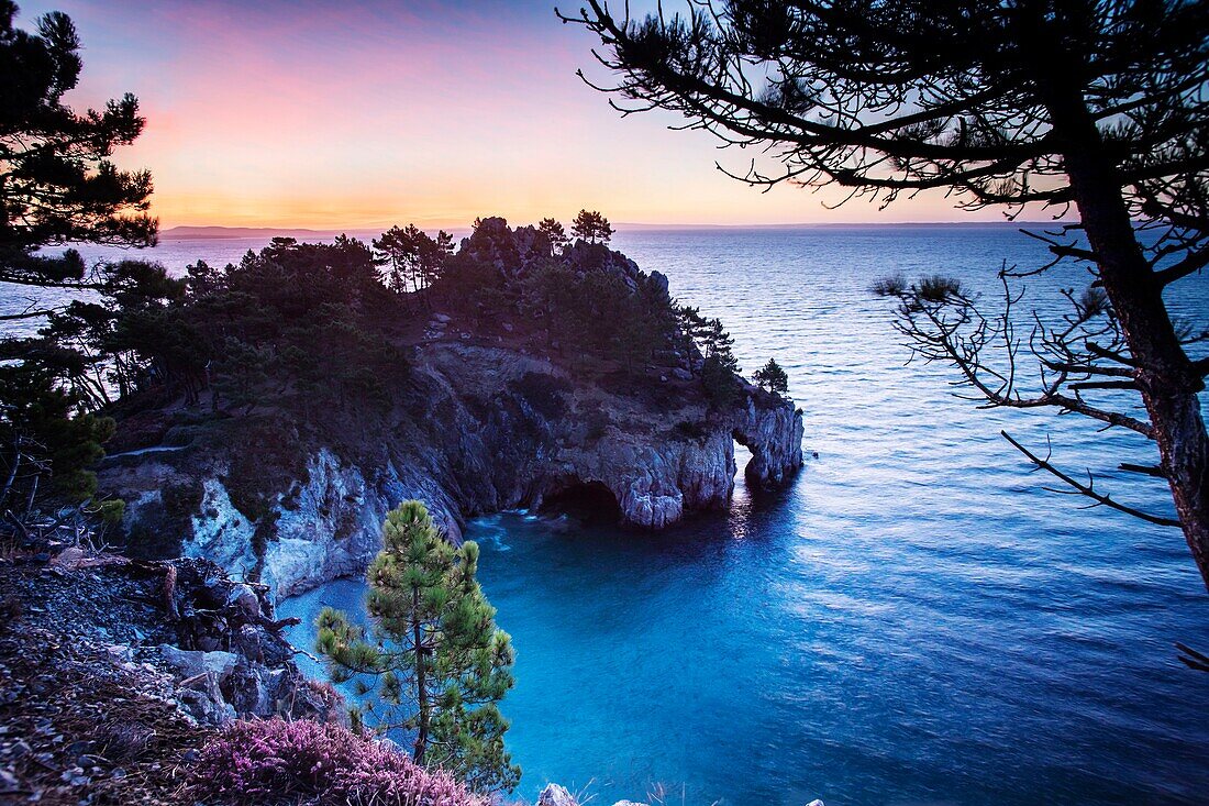 France, Finistere, Regional Natural Armoric Park, Crozon, Cap de la Chevre, Saint Hernot, Sunrise at the Ile Vierge one of the most beautiful beaches in Europe