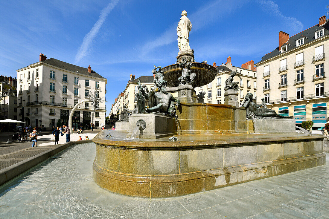 Frankreich, Loire Atlantique, Nantes, Place Royale und Springbrunnen