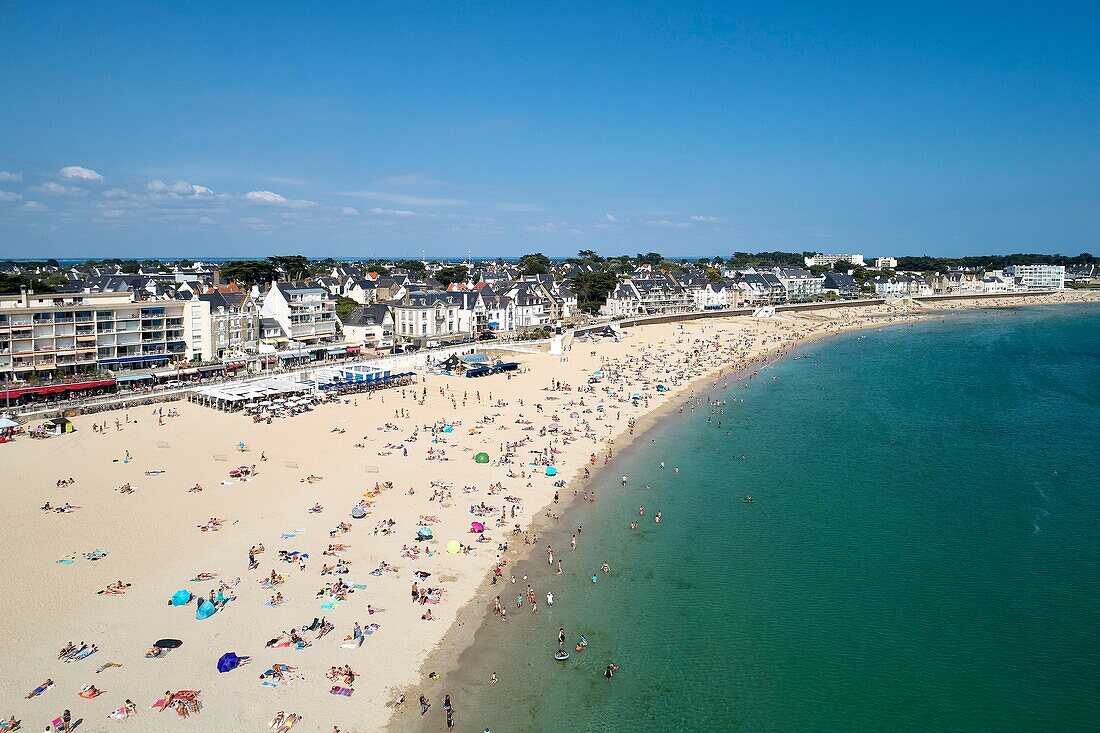 Frankreich, Morbihan, Presqu'ile de Quiberon (Quiberon-Halbinsel), Quiberon, Port Maria, la Grande Plage (Luftaufnahme)