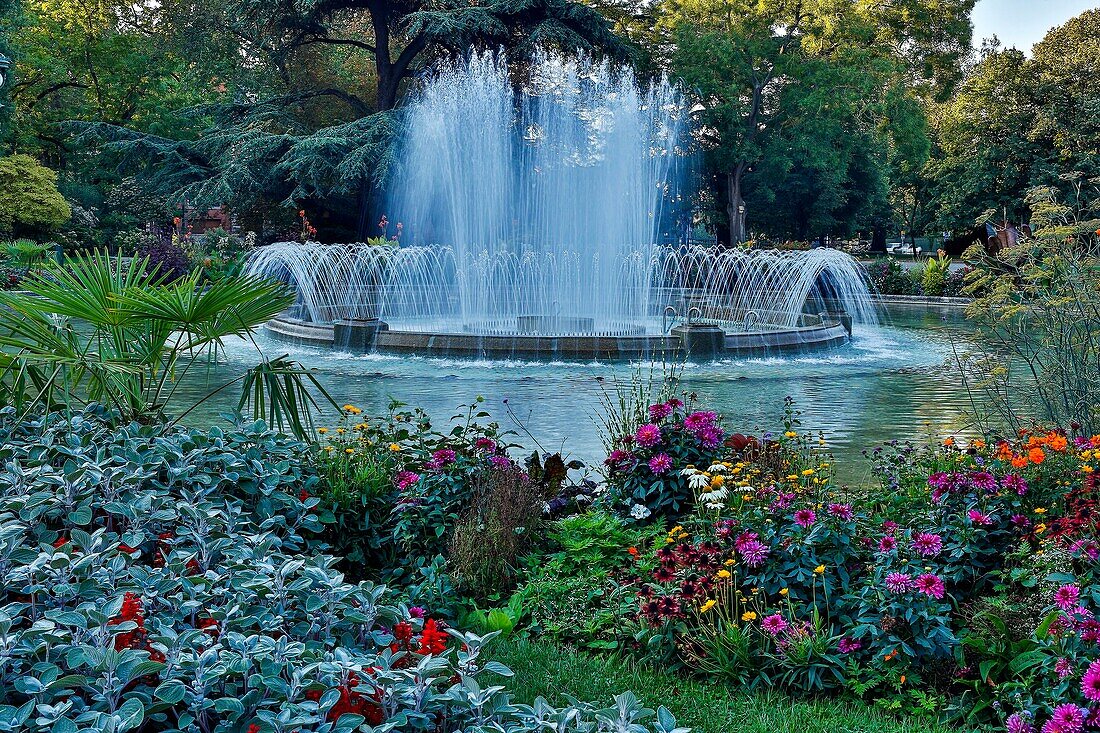 France, Haute-Garonne, Toulouse, listed at Great Tourist Sites in Midi-Pyrenees, Grand-Rond square, view of the garden and the spring fountain