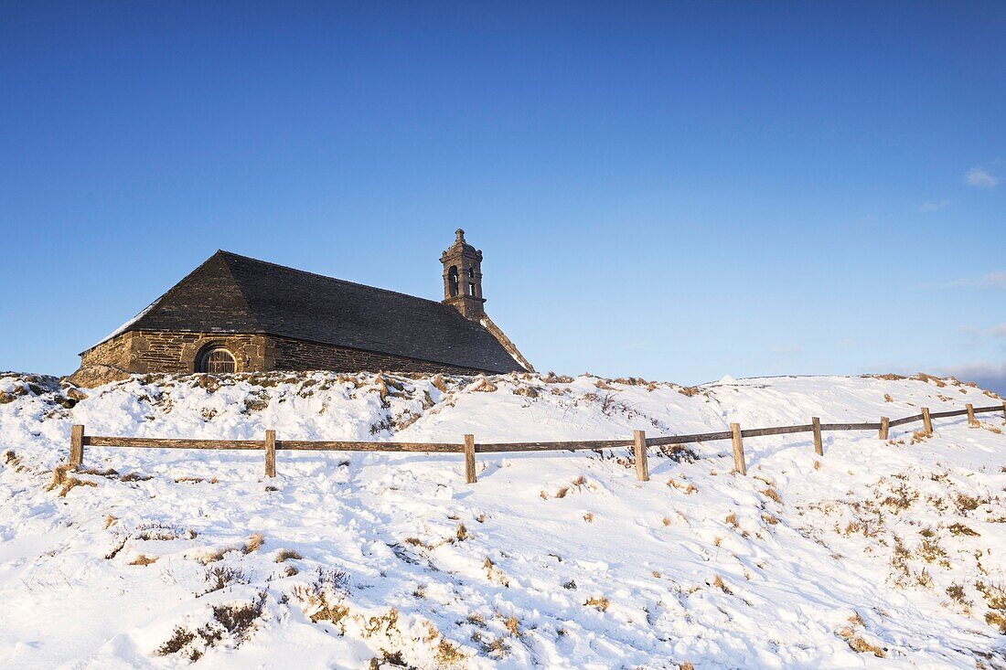 France, Finistere, Armoric Natural Regional parc, Aree mounts, Brasparts, Saint Michel Mont, Saint Michel chapel under snow