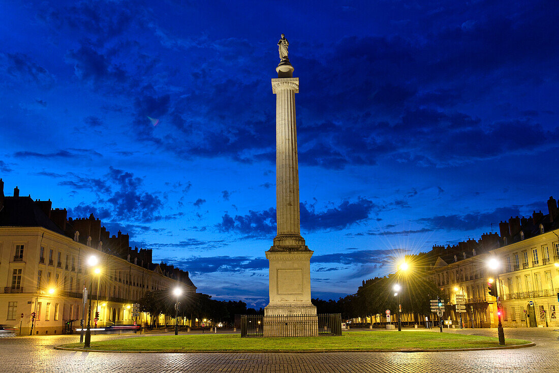 France, Loire Atlantique, Nantes, place du MareÌ&#x81;chal Foch, statue of Louis XVI on a column