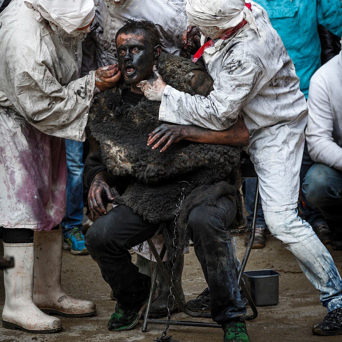 Frankreich, Pyrenees Orientales, Prats-de-Mollo, Lebensszene während des Bärenfestes beim Karneval