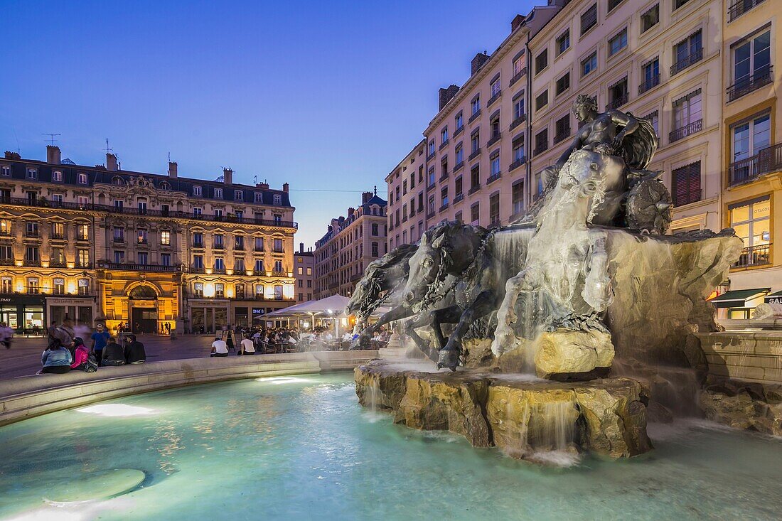 Frankreich, Rhone, Lyon, historische Stätte, die von der UNESCO zum Weltkulturerbe erklärt wurde, Place des Terreaux, der Bartholdi-Brunnen