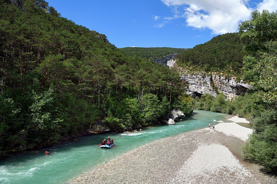Frankreich, Alpes de Haute Provence, Parc Naturel Regional du Verdon, Rougon, Rafting an der Clue de Carajuan am Eingang zu den Gorges du Verdon