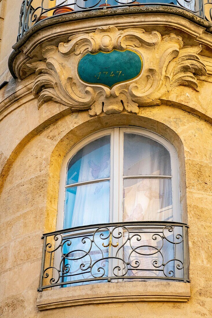 Frankreich, Yvelines, Versailles, Haussmanisches Fenster