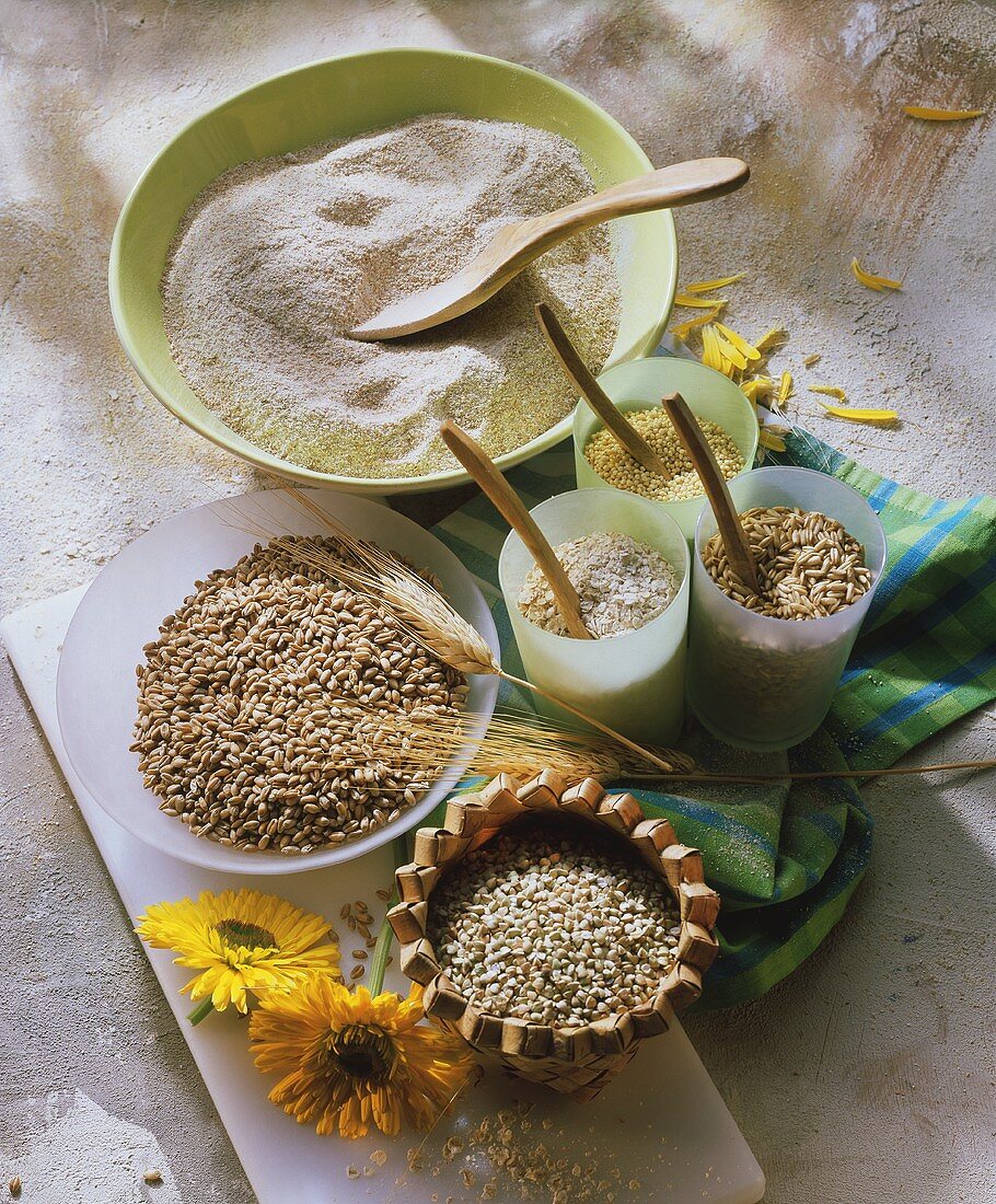 Various types of grain & wholemeal flour in bowls