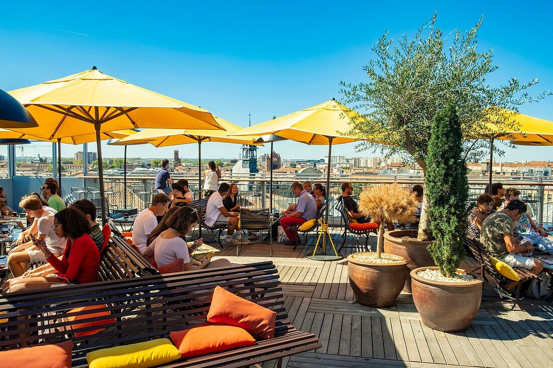 Frankreich, Haute Garonne, Toulouse, Terrasse der Galeries Lafayettes