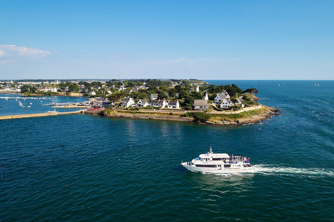 Frankreich, Morbihan, Golf von Morbihan, Regionaler Naturpark des Golfs von Morbihan, Bucht von Quiberon, Halbinsel Rhuys, Arzon, Port-Navalo, Fähre in der Einfahrt des Golfs von Morbihan in Port Navalo