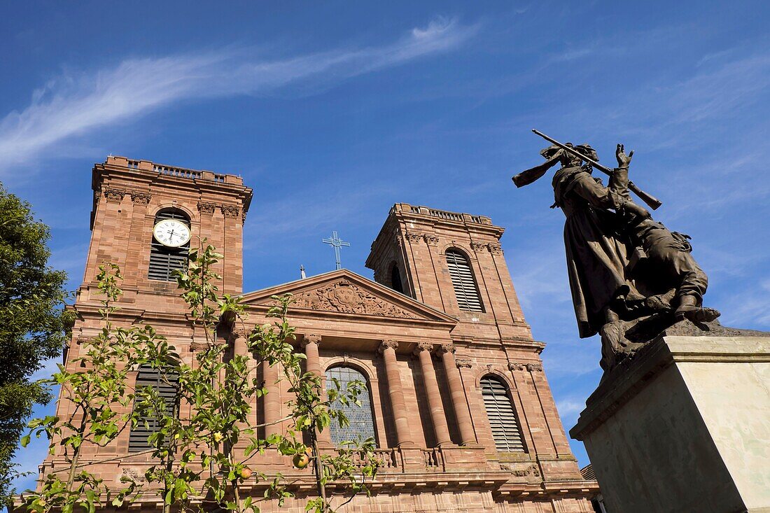 Frankreich, Territoire de Belfort, Belfort, Place d Armes, Kathedrale Saint Christophe aus dem 18. Jahrhundert, Quand-Meme-Denkmal von 1882