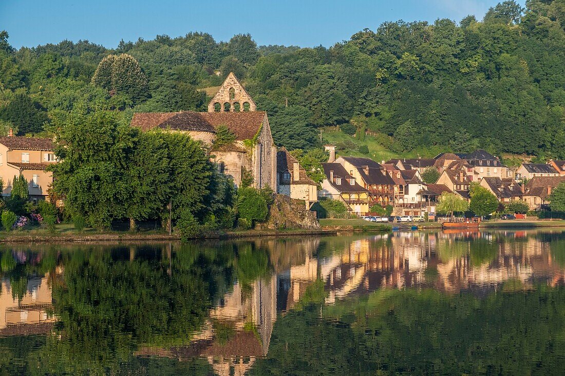 Frankreich, Correze, Dordogne Tal, Beaulieu sur Dordogne, Büßerkapelle am Ufer der Dordogne