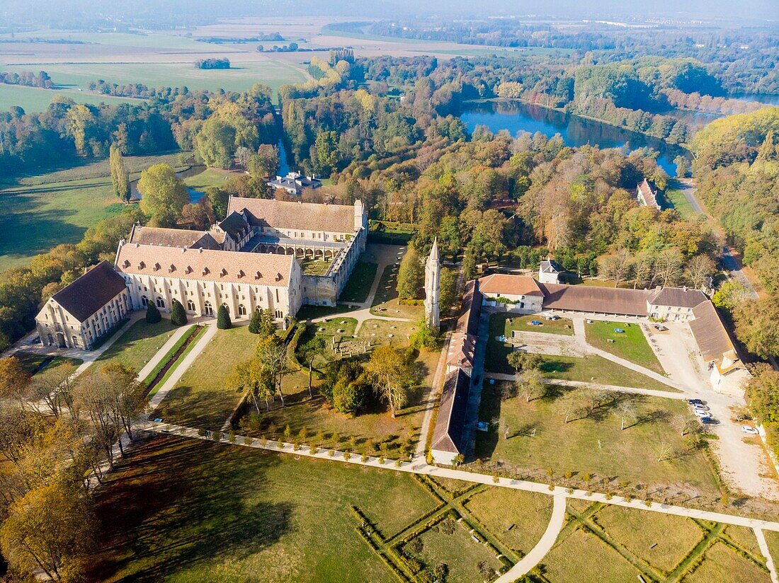 Frankreich, Val d'Oise, Asnieres sur Oise, die Zisterzienserabtei von Royaumont (Luftaufnahme)