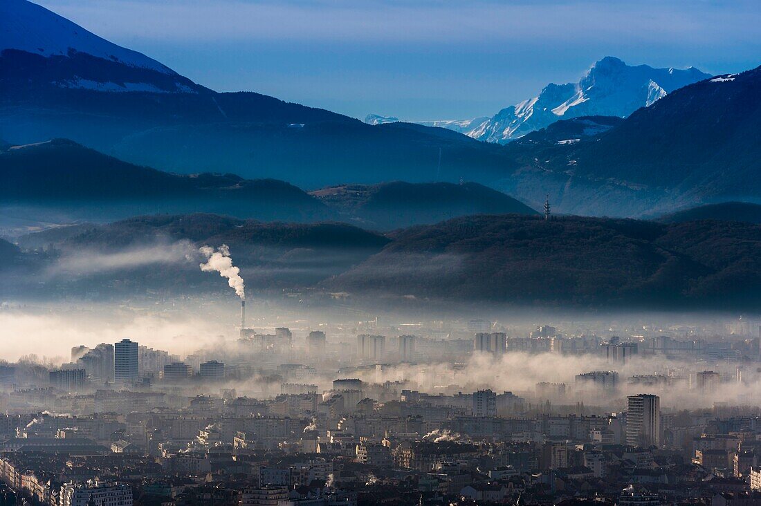 Frankreich, Isère, Grenoble, Belledonne und Trièves en mountains im Hintergrund