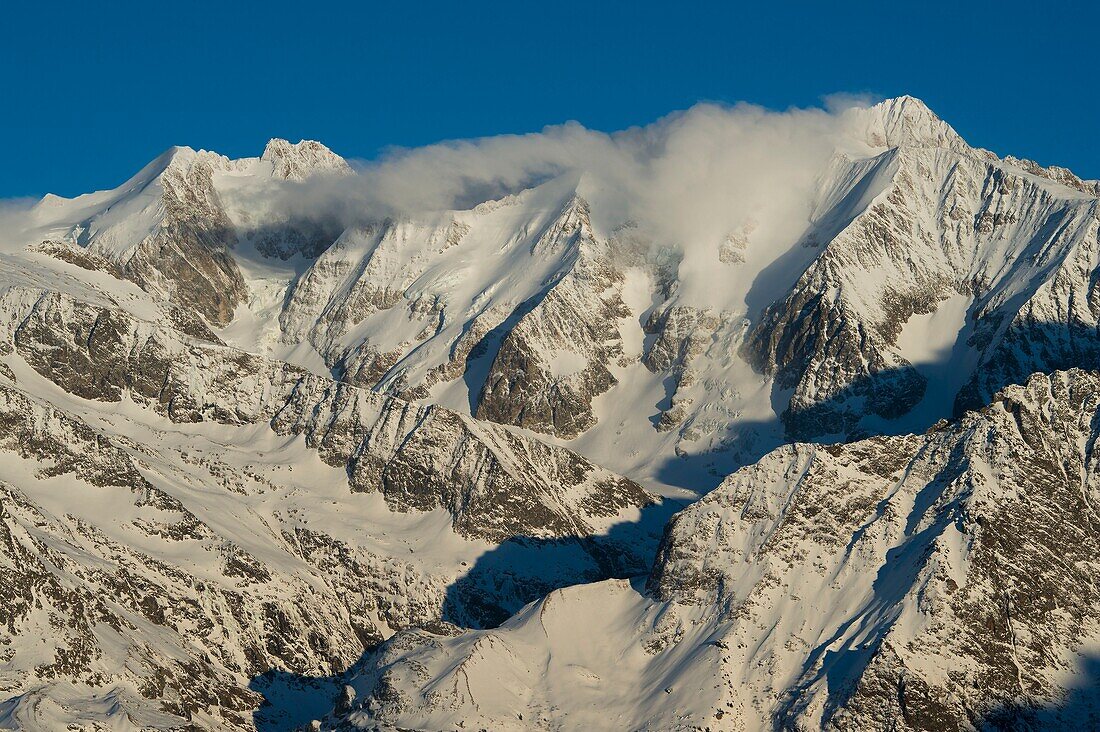 Frankreich, Haute Savoie, Massiv des Mont Blanc, die Contamines Montjoie, die Nahaufnahme auf den hohen Gipfeln des Naturschutzgebietes, die Nadel von Tre die Tete links und die Nadel der Gletscher