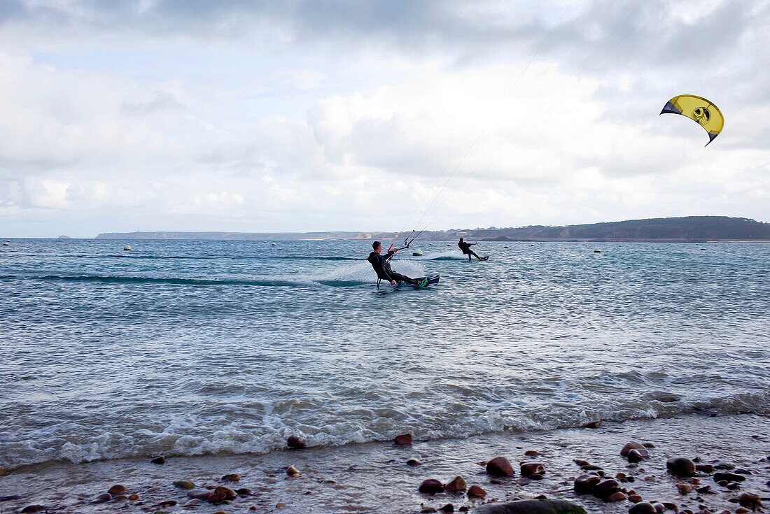 Frankreich, Cotes d'Armor, Smaragdküste, GR 34, Ilot Saint Michel, Kitesurfen