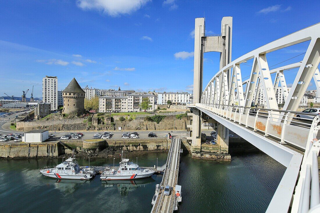France, Finistere, Brest, the bridge of the Recouvrance between the two banks of the Penfeld