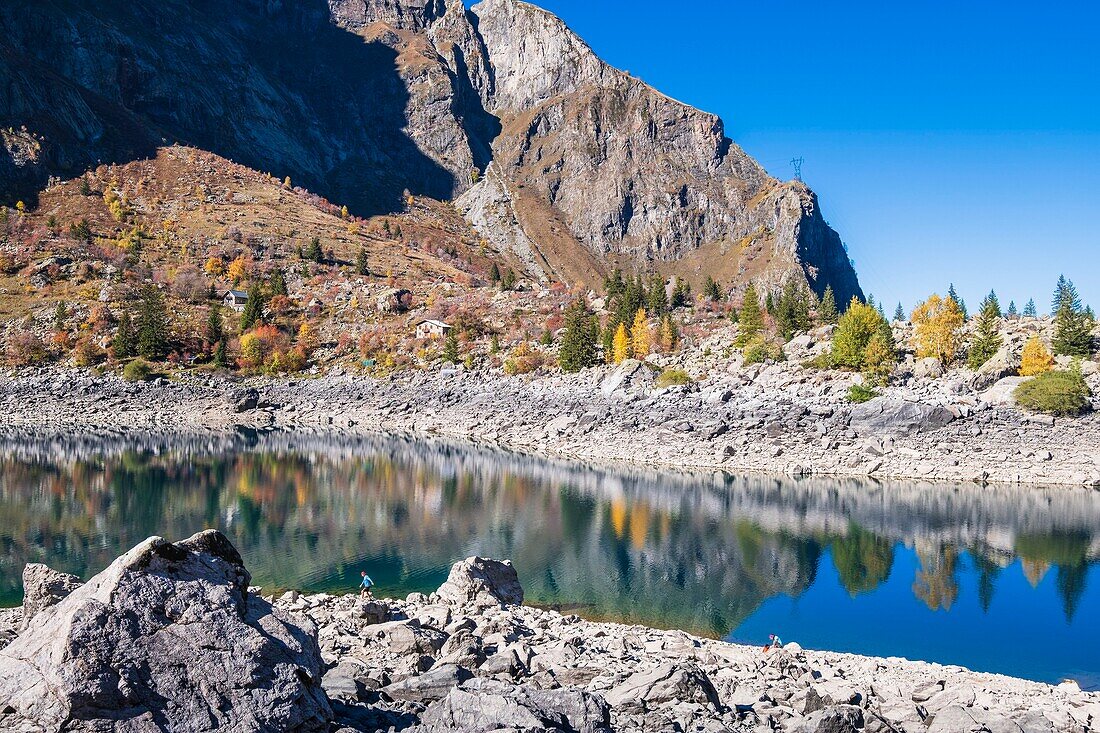 France, Isere, Ecrins National Park, Veneon valley, Lauvitel lake (alt : 1530m) on the GR 54 hiking trail