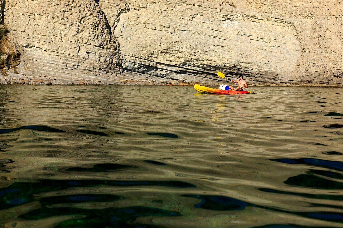 France, Bouches du Rhone, La Ciotat, kayaking