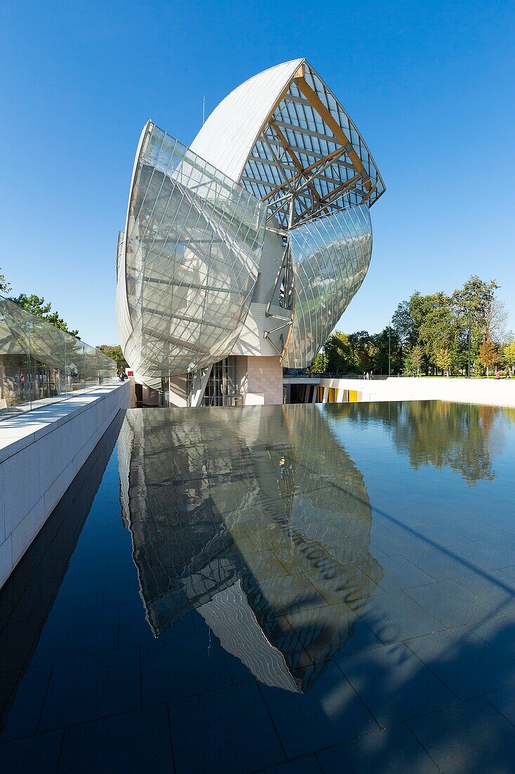 France, Paris, Bois de Boulogne, Fondation Louis Vuitton by Frank Gehry, the Jardin d'Aclimatation and the Bois de Boulogne