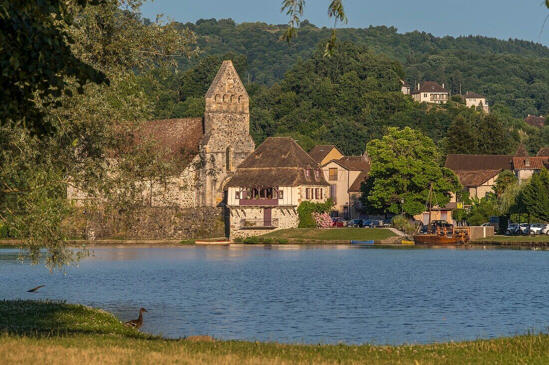 Frankreich, Correze, Dordogne-Tal, Beaulieu sur Dordogne, Büßerkapelle am Flussufer der Dordogne