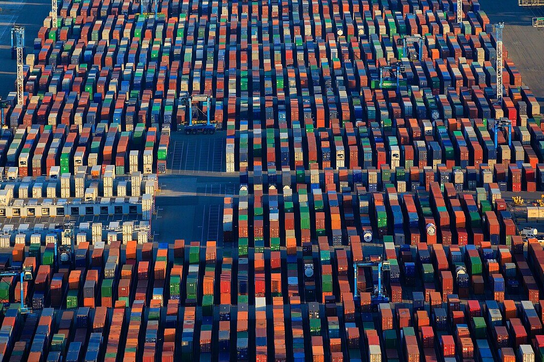 France, Bouches du Rhone, Gulf of Fos sur Mer, Marseille's Grand Port Maritime, Fos sur Mer, Graveleau Mole, container terminal (aerial view)