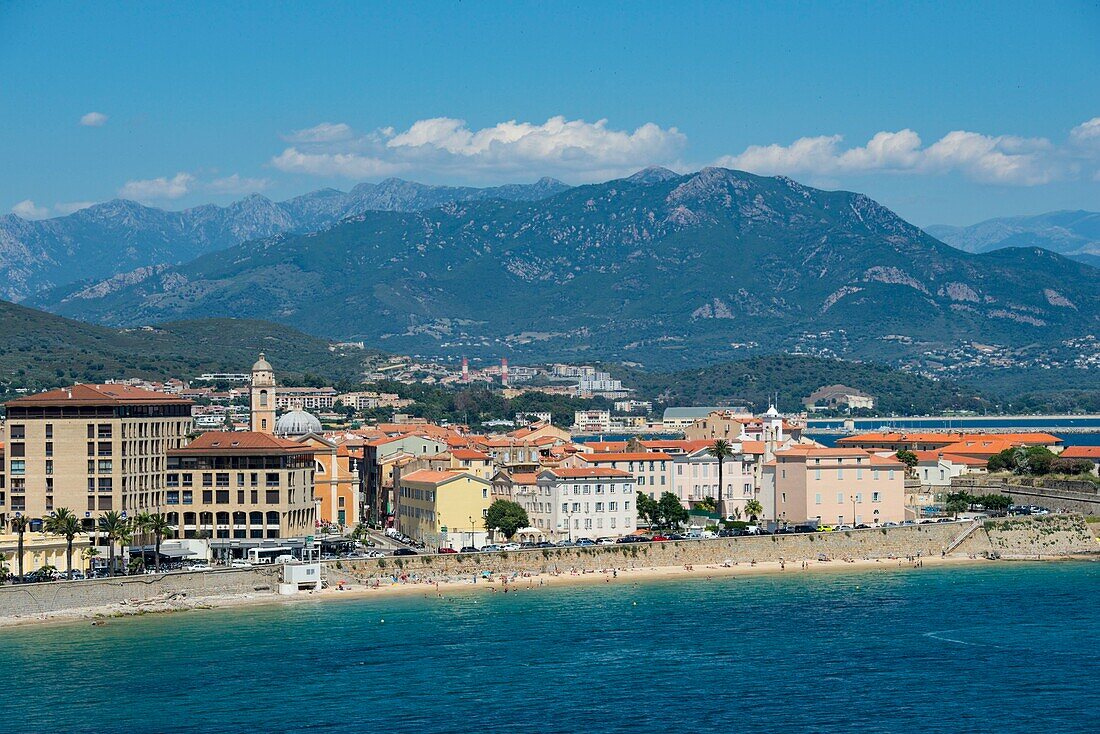 Frankreich, Corse du Sud, Ajaccio, die Zitadelle Miollis und die Altstadt mit Blick auf das Meer und die Punta Sant Eliseo