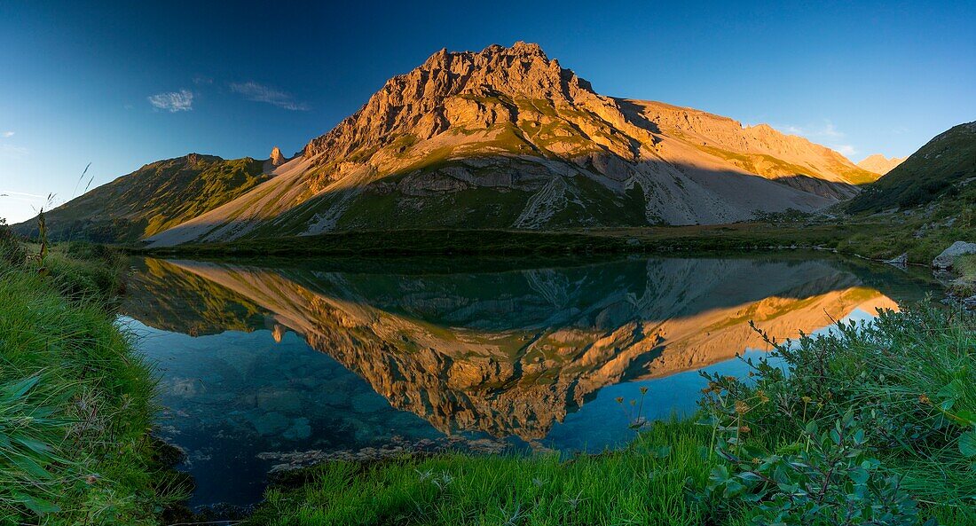 Frankreich, Savoyen, Méribel, Naturschutzgebiet Tuéda Plan, Lac des Fées im Früchtetal unterhalb der Aiguille du Fruit 3051m vom Nationalpark La Vanoise