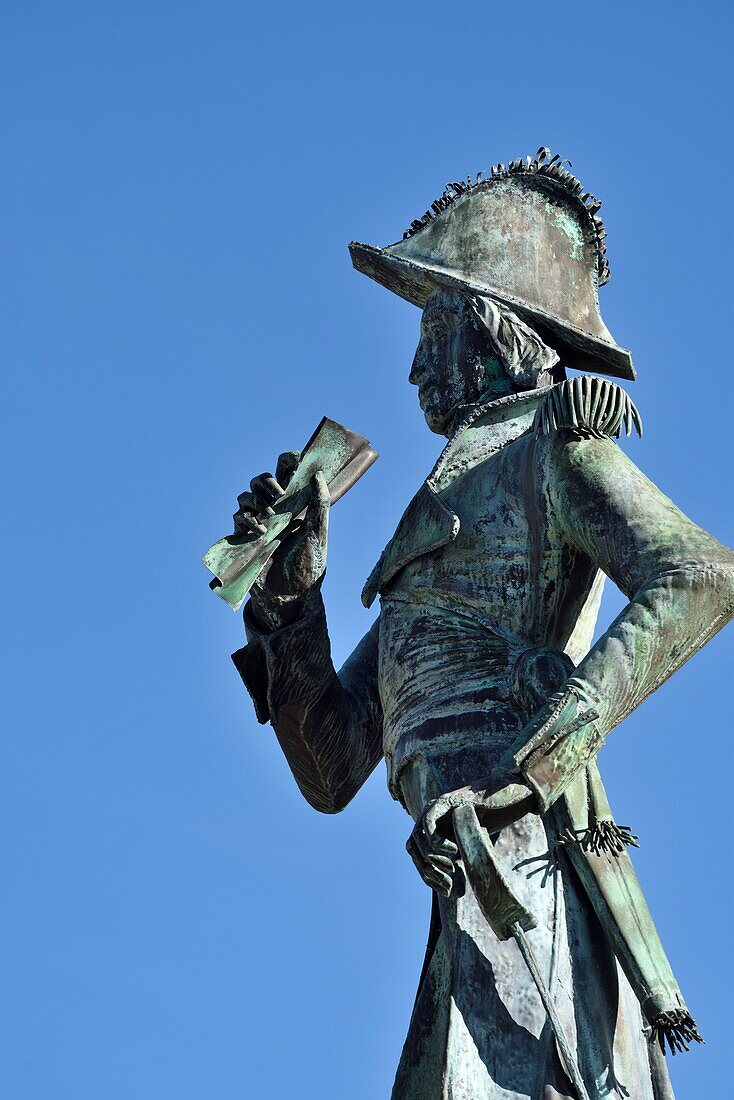 Frankreich, Jura, Poligny, Place des Deportes, Statue von Jean Pierre Travot, napoleonischer General, geboren in Poligny 1767