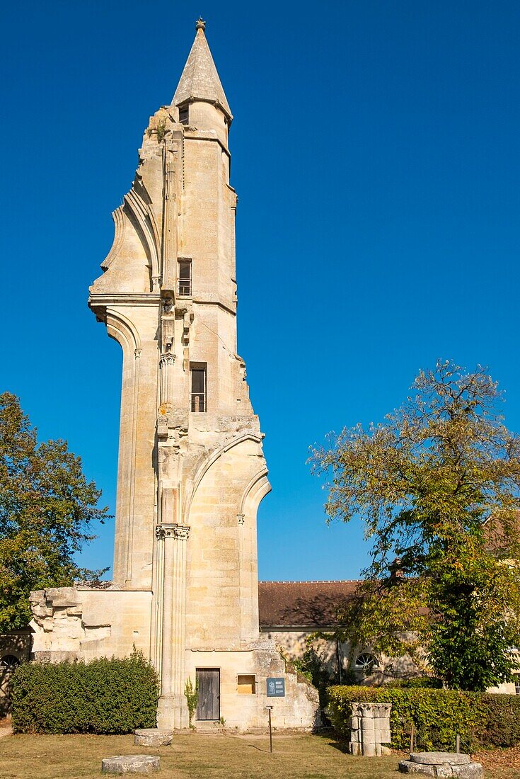 Frankreich, Val d'Oise, Asnieres sur Oise, die Zisterzienserabtei Royaumont, Turmrest der zerstörten Abtei