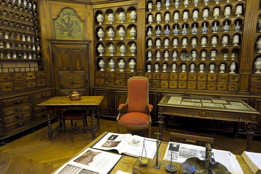 France, Jura, Poligny, rue Pasteur, Hotel-Dieu, apothecary dated 17th century, pots earthenware