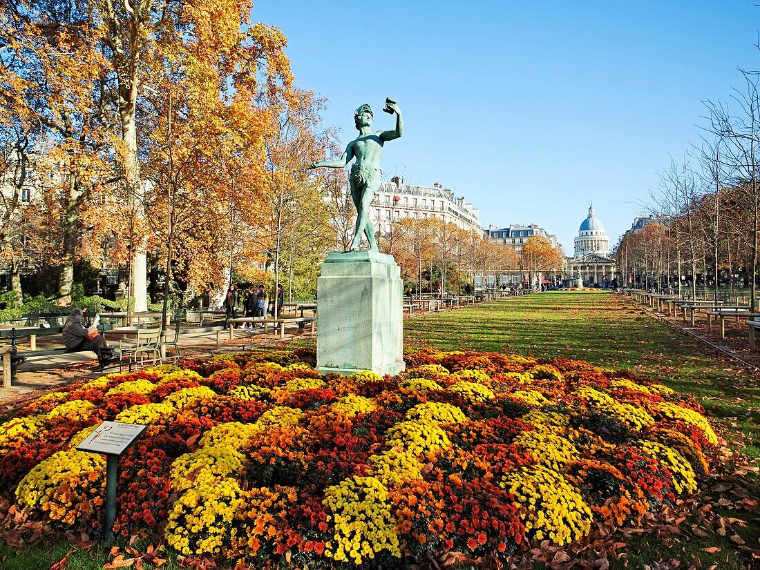 France, Paris, the Luxembourg Garden with the statue The Greek Actor by Charles Arthur Bourgeois in 1868 and the Pantheon in the background