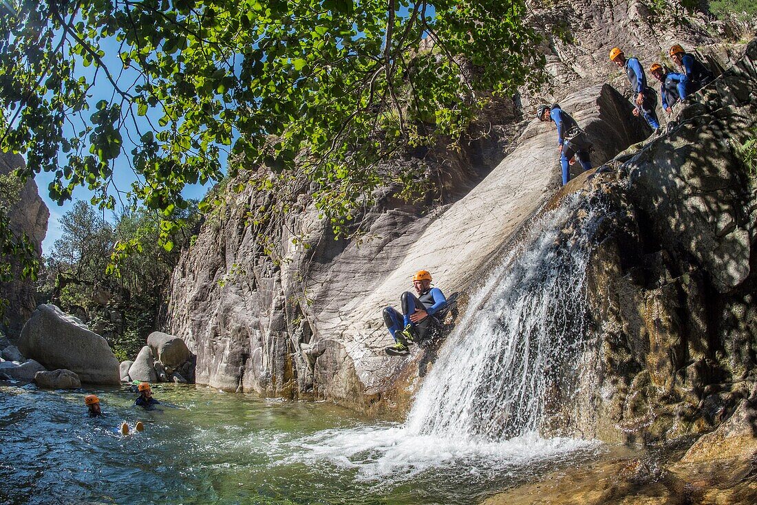 Frankreich, Corse du Sud, Bocognano, die Schlucht des Richiusa, Rutsche auf einem Schlitten