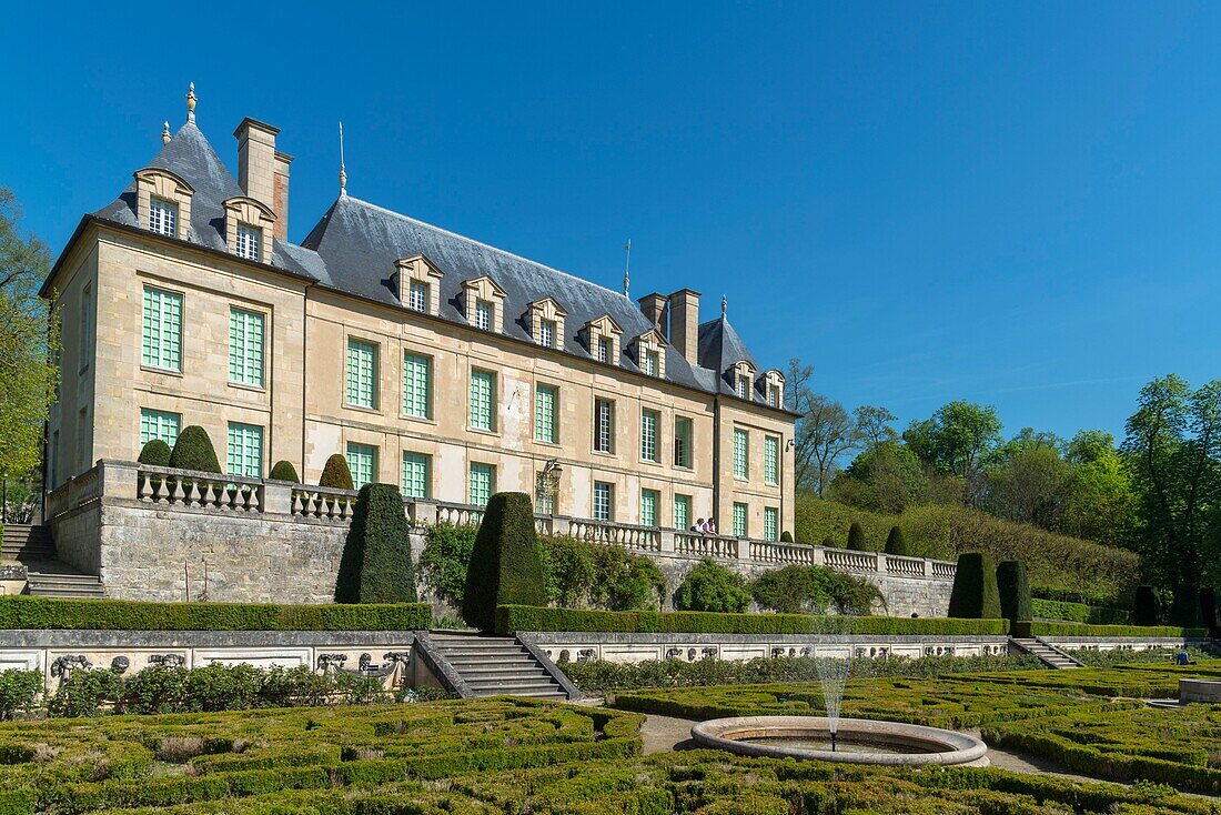 France, Val d'Oise, Auvers-sur-Oise, castle of the XVIIth century and its formal garden, Meridionnale facade