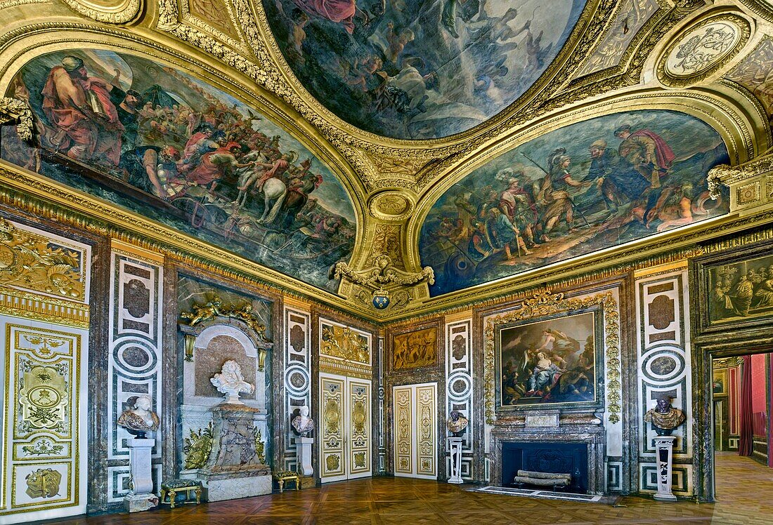 Frankreich, Yvelines, Versailles, Schloss Versailles, das von der UNESCO zum Weltkulturerbe erklärt wurde, der Dianasaal mit der Büste von Ludwig XIV. von Bernini