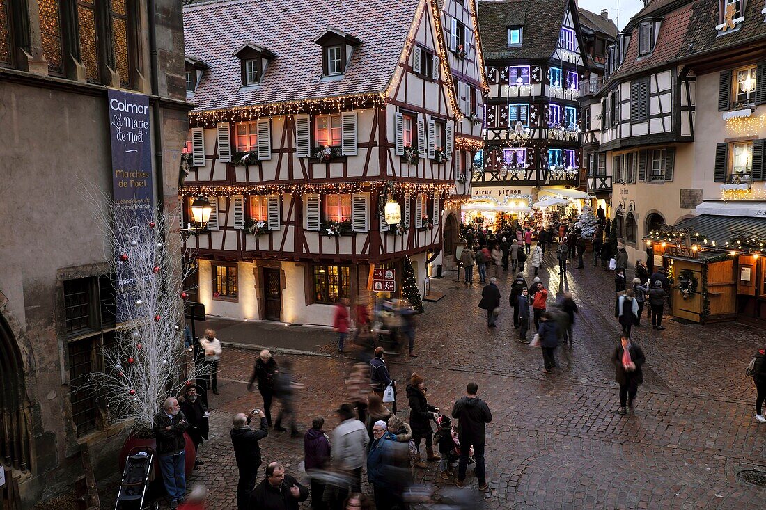 France, Haut Rhin, Colmar, Koifhus and Rue des Marchands, Christmas market