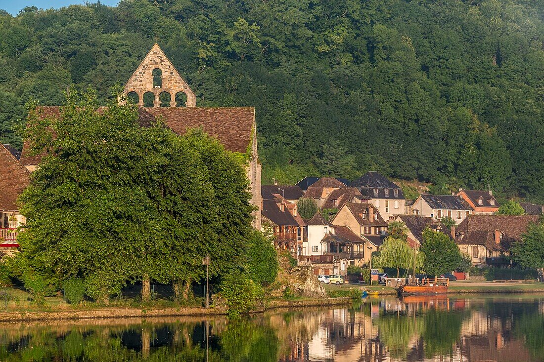 Frankreich, Correze, Dordogne Tal, Beaulieu sur Dordogne, Büßerkapelle am Ufer der Dordogne