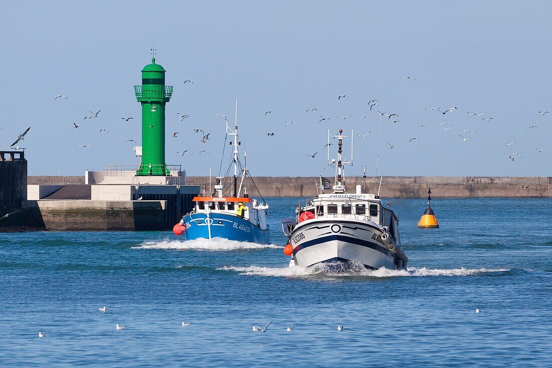 France, Pas de Calais, Boulogne sur mer, back fishing trawlers