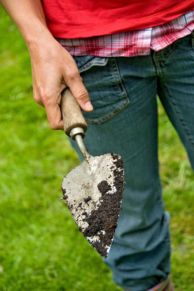 Hand trowel