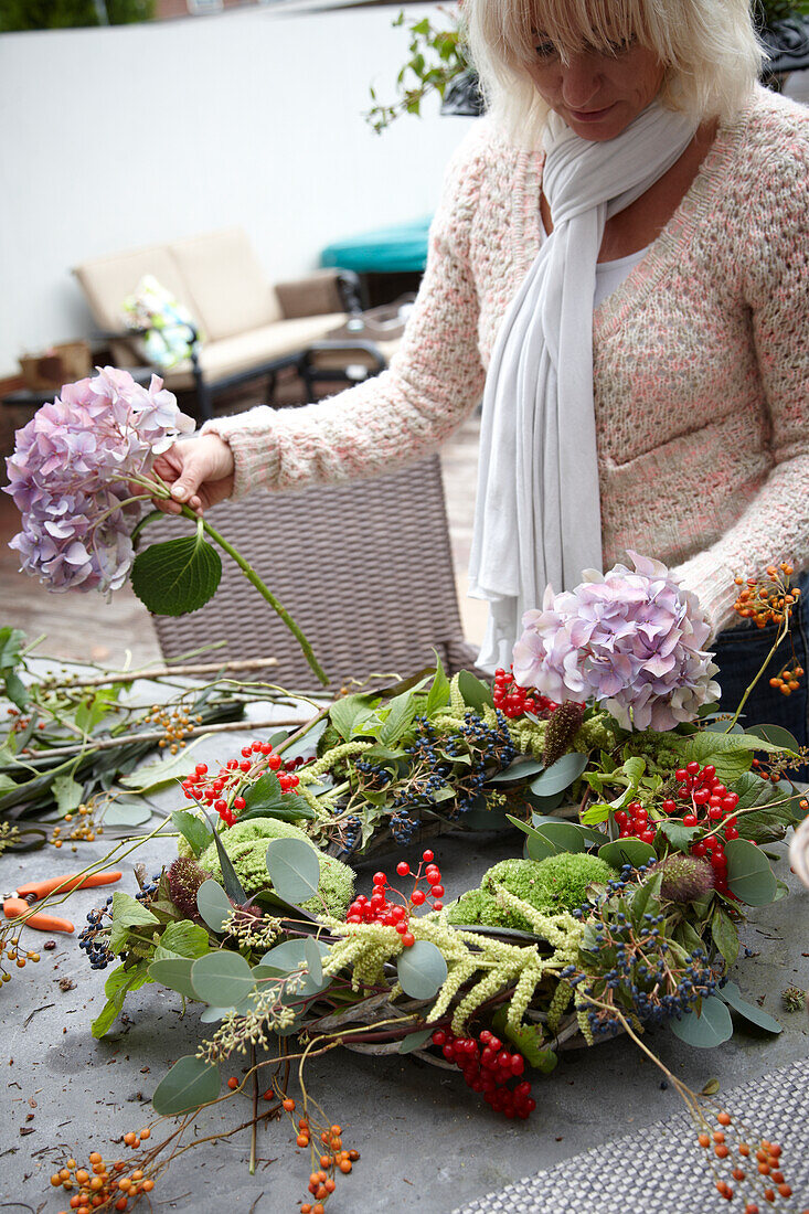 Making autumn wreath