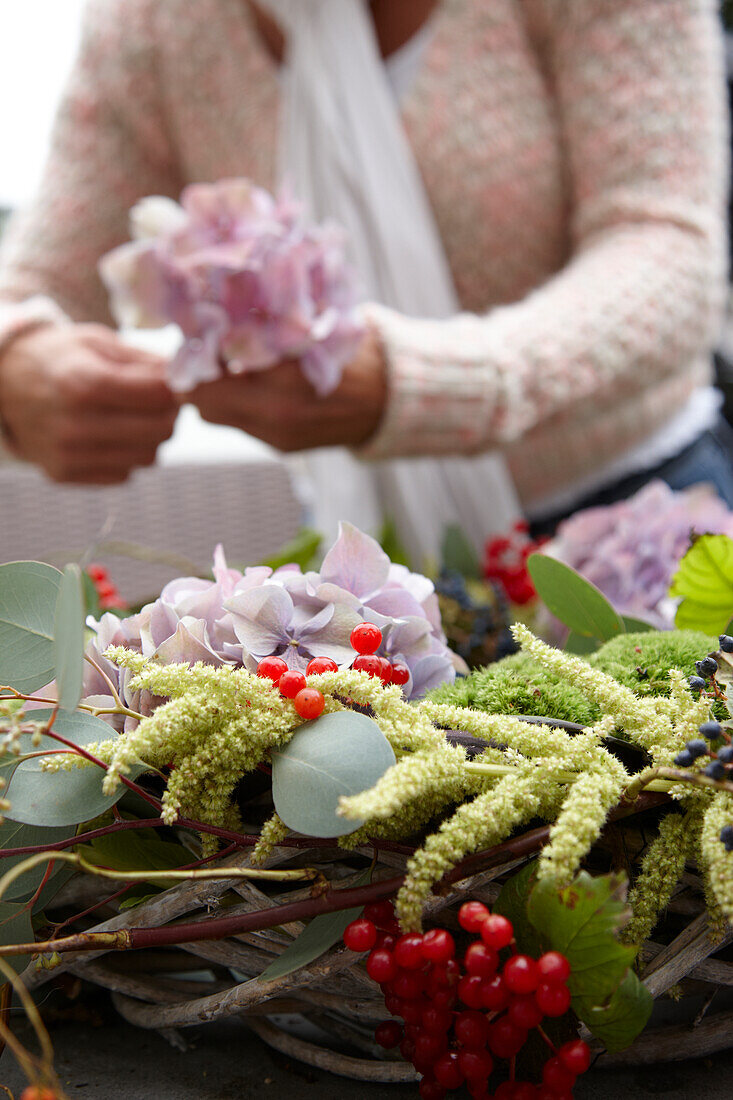 Making autumn wreath