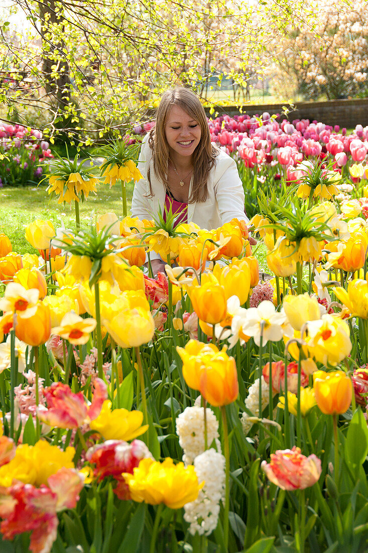 Frau im Frühlingspark